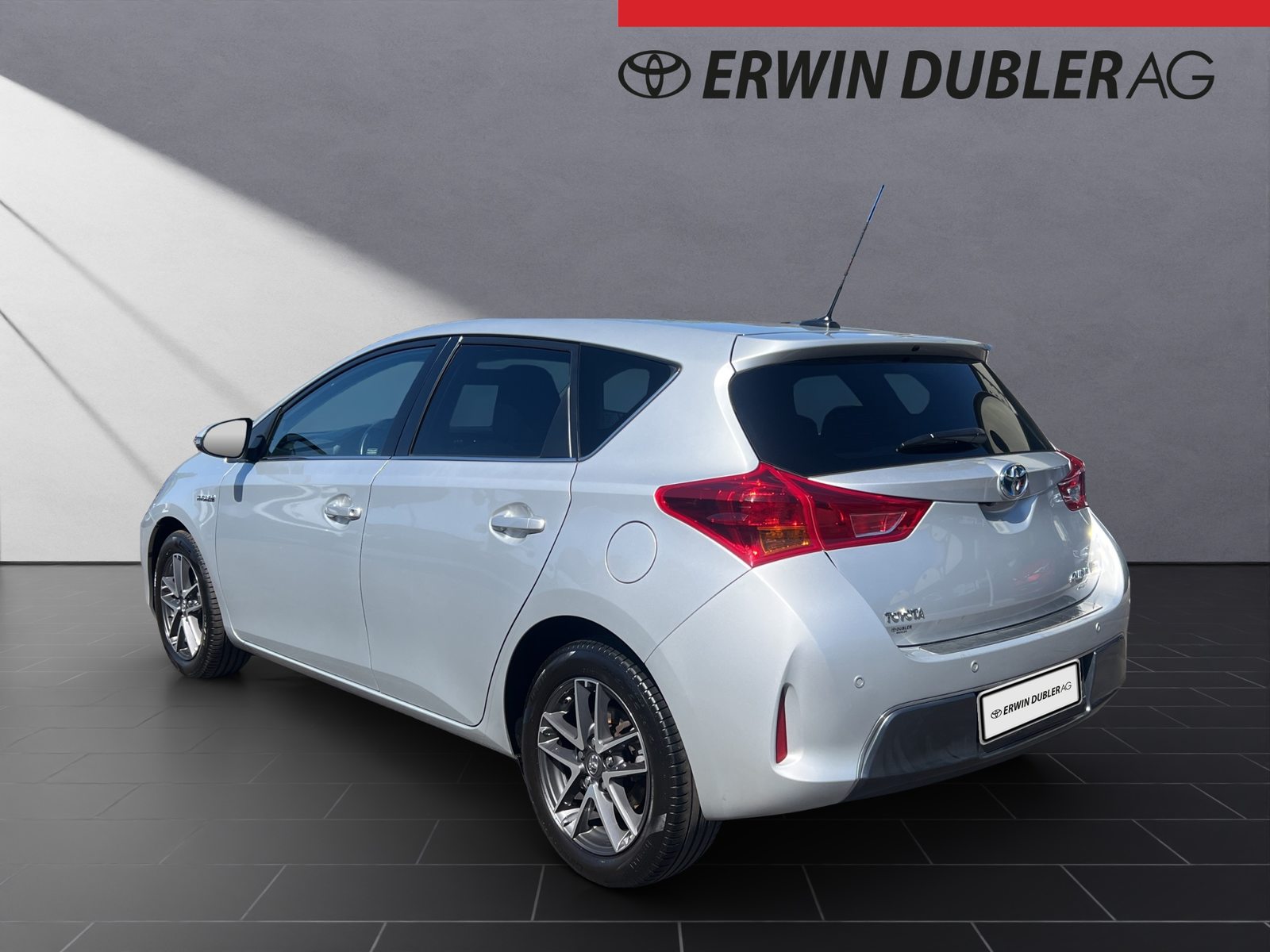 TOYOTA Auris 1.8 HSD Trend, Full-Hybrid Petrol/Electric, Second hand / Used, Automatic - 3