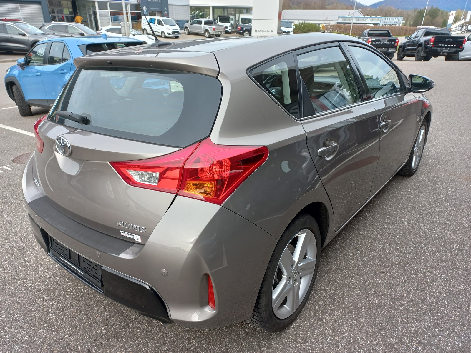 TOYOTA Auris 1.6 Sol, Petrol, Second hand / Used, Manual - 5