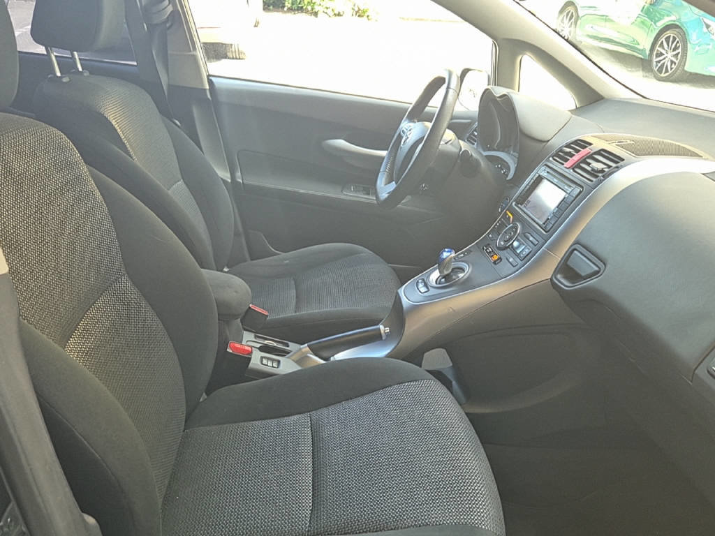 TOYOTA Auris 1.8 HSD Linea Sol, Hybride Intégral Essence/Électricité, Occasion / Utilisé, Automatique - 7