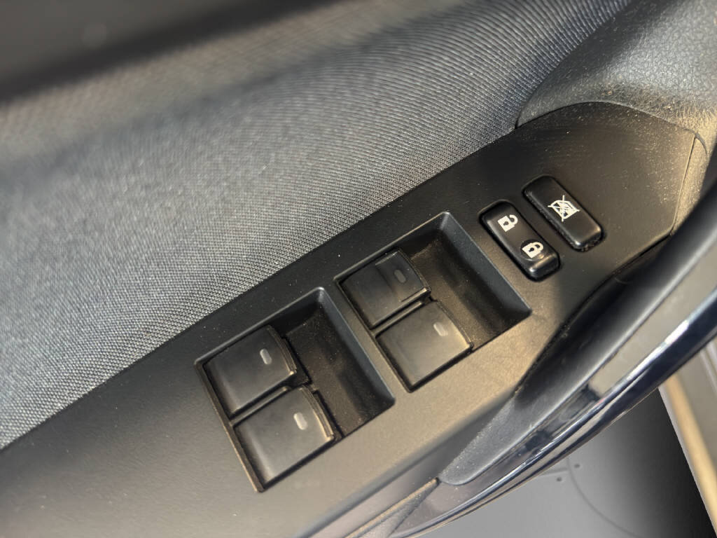 TOYOTA Auris 1.8 HSD Trend, Hybride Intégral Essence/Électricité, Occasion / Utilisé, Automatique - 5