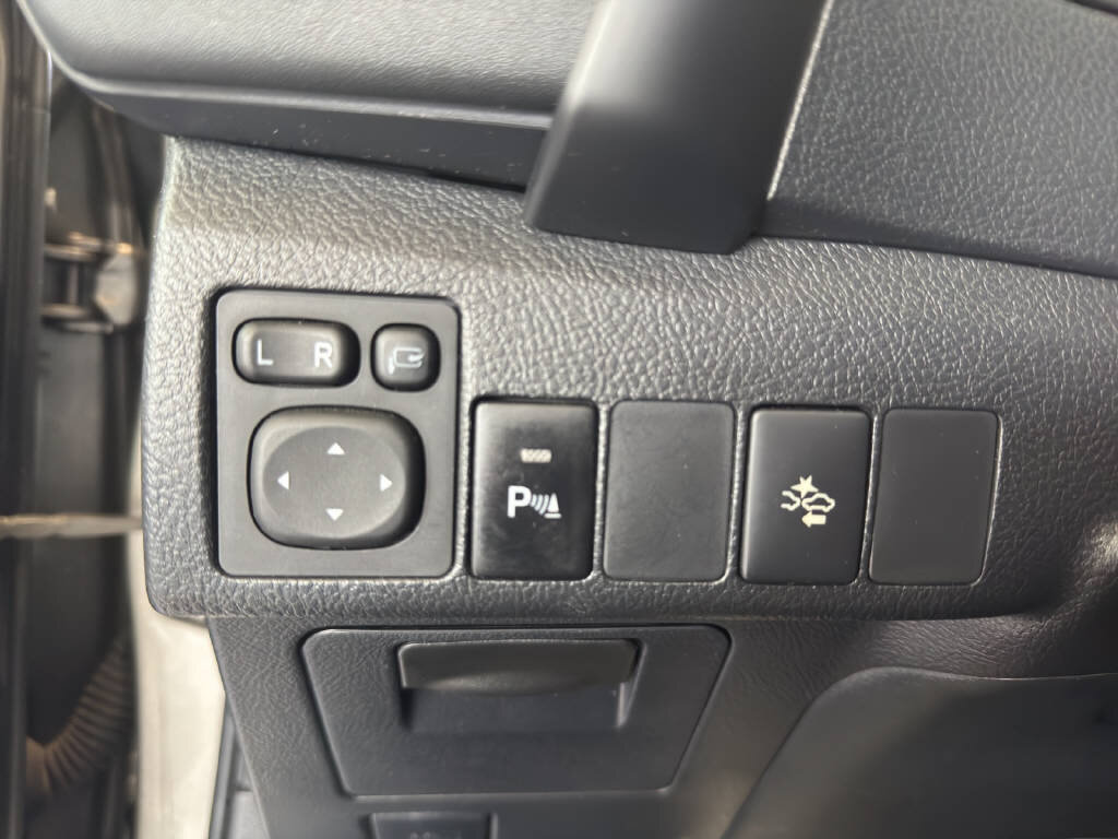 TOYOTA Auris 1.8 HSD Trend, Hybride Intégral Essence/Électricité, Occasion / Utilisé, Automatique - 6