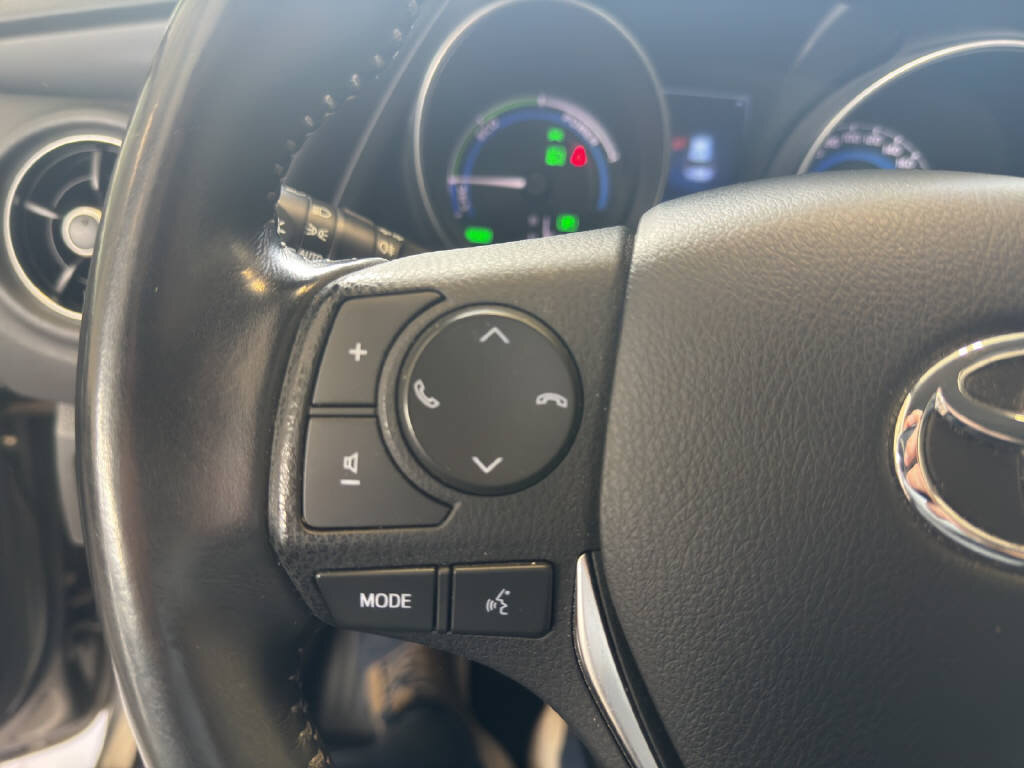 TOYOTA Auris 1.8 HSD Trend, Hybride Intégral Essence/Électricité, Occasion / Utilisé, Automatique - 7