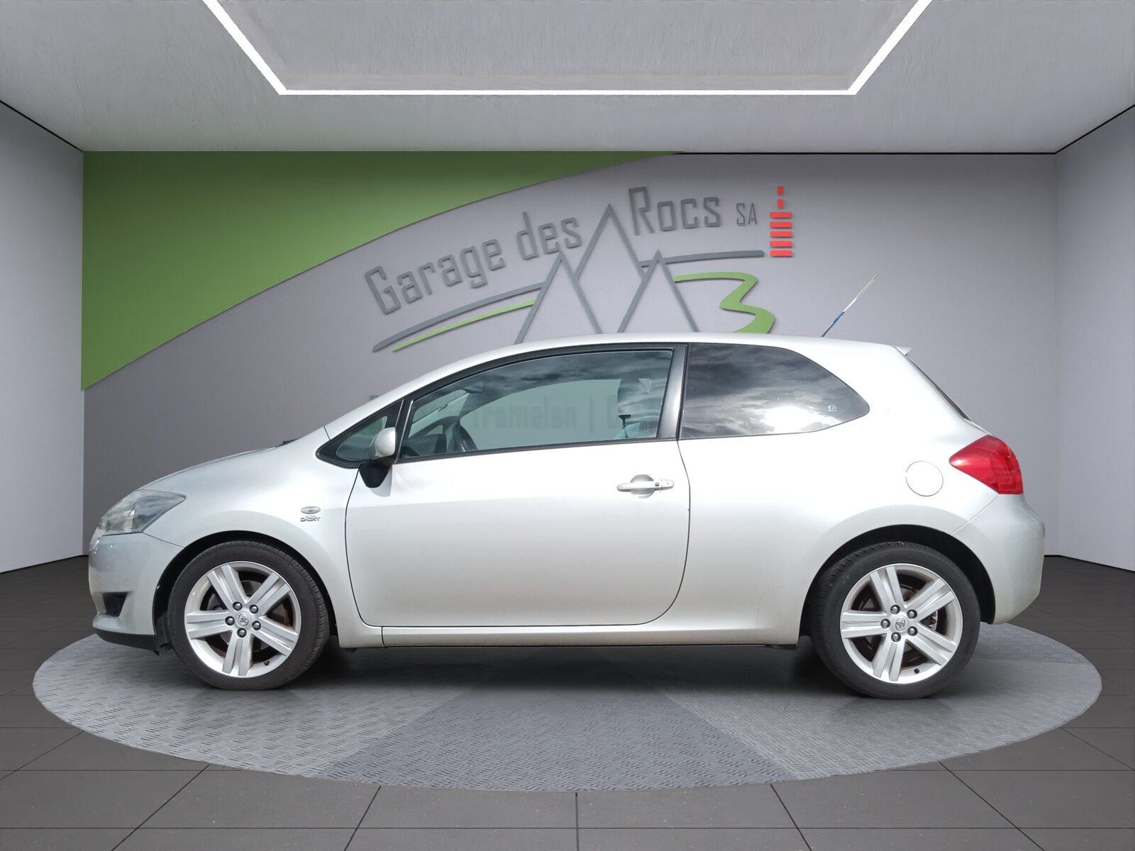 TOYOTA Auris 2.2 D-4D Linea Sol Premium, Electric, Second hand / Used, Manual - 4