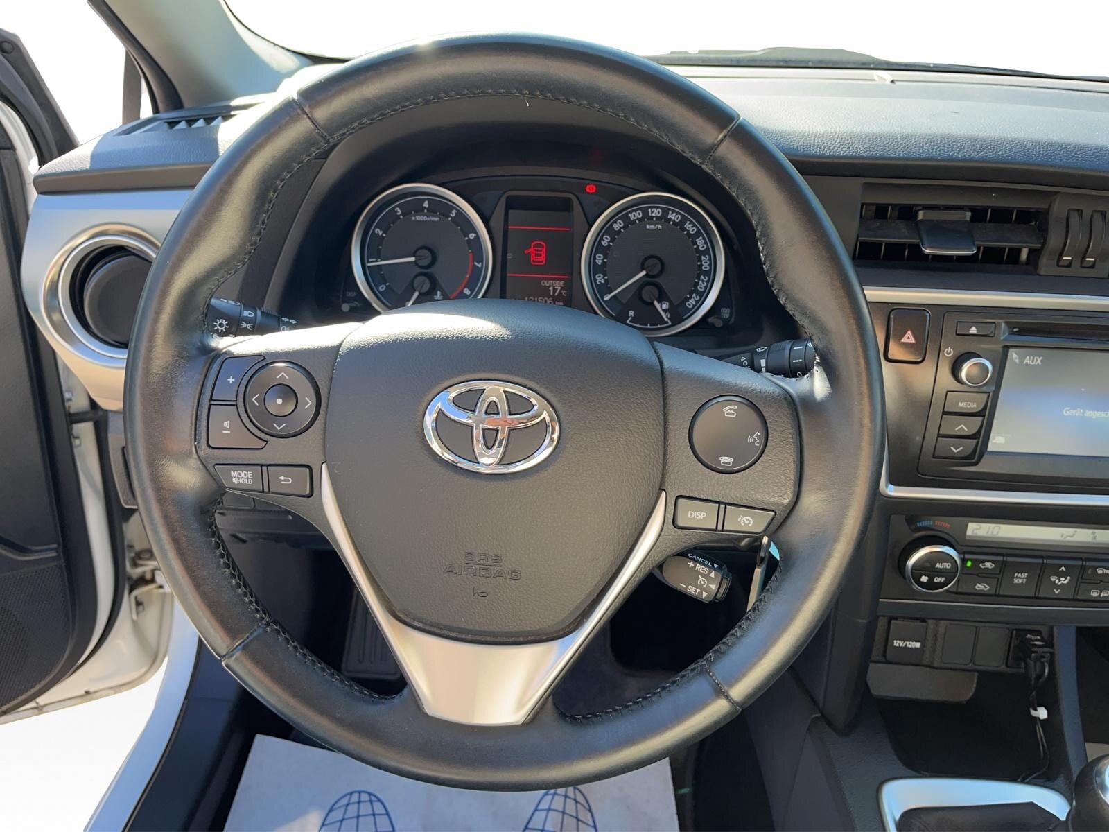 TOYOTA Auris 1.6 VMa Linea Luna, Benzin, Occasion / Gebraucht, Handschaltung - 7