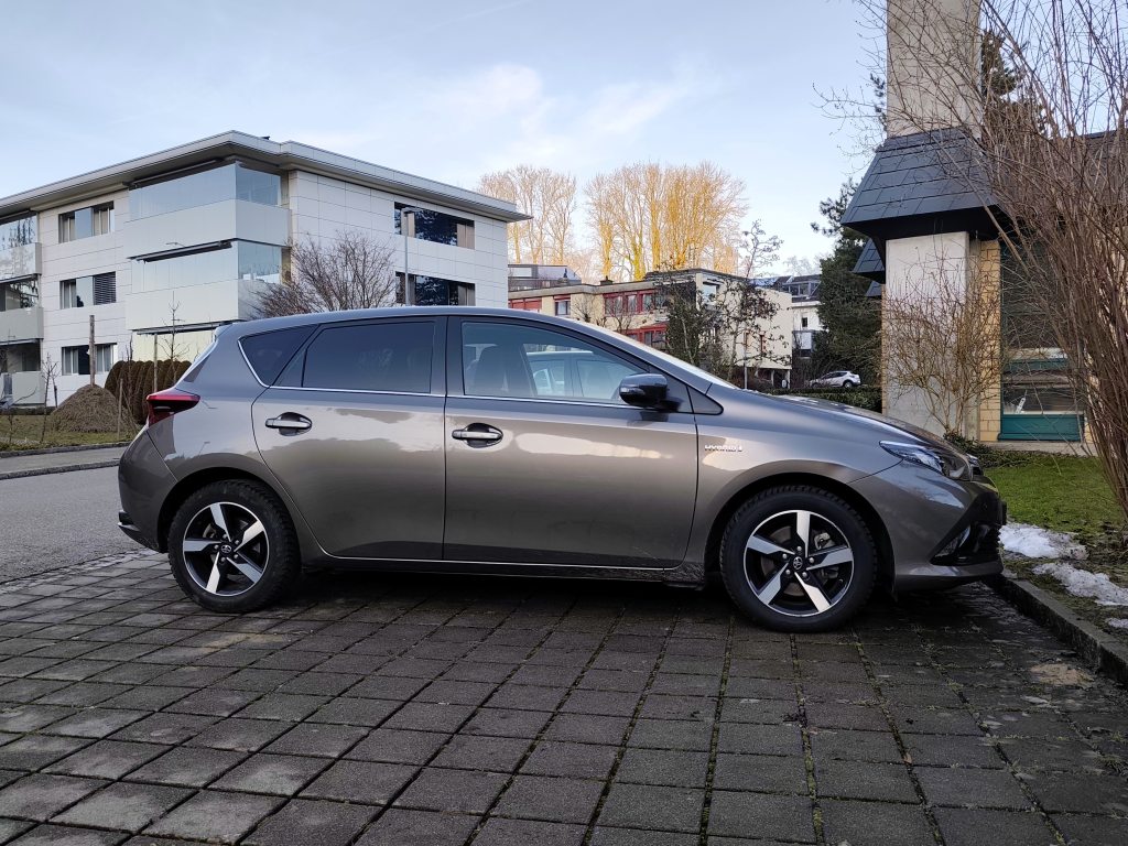 TOYOTA AURIS 1.8 HSD Trend, Full-Hybrid Petrol/Electric, Second hand / Used, Automatic - 2