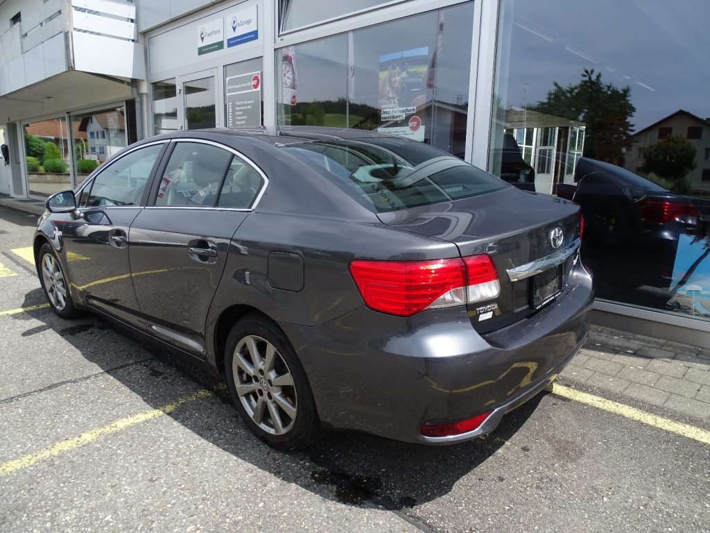 TOYOTA AVENSIS 2.0 VMa Sol MdS, Petrol, Second hand / Used, Automatic - 5