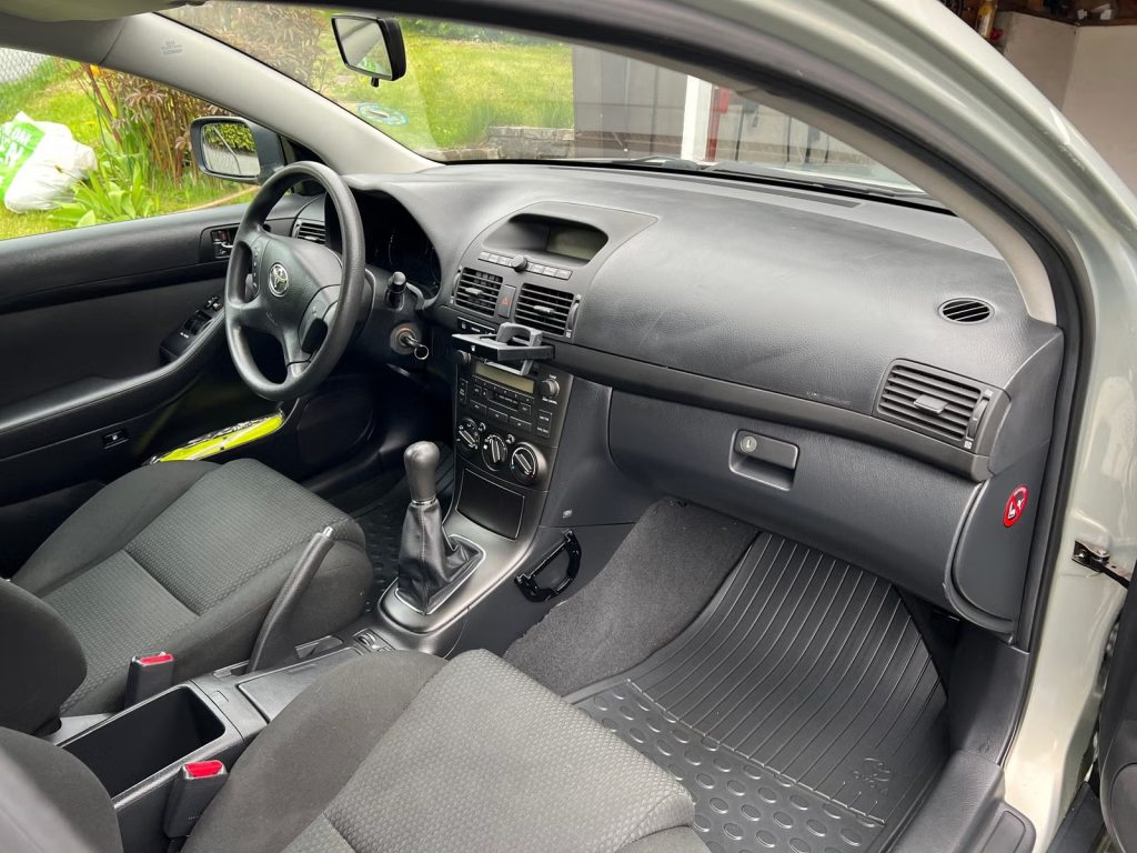 TOYOTA AVENSIS 1.8 Linea Luna, Benzin, Occasion / Gebraucht, Handschaltung - 3