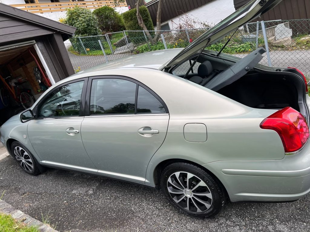 TOYOTA AVENSIS 1.8 Linea Luna, Benzin, Occasion / Gebraucht, Handschaltung - 2