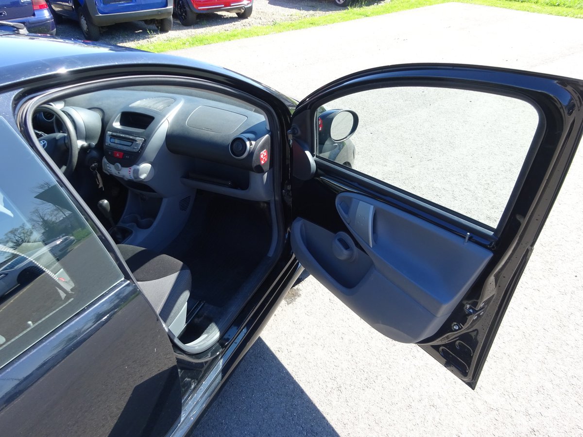 TOYOTA Aygo 1.0 Linea Luna Cool, Benzin, Occasion / Gebraucht, Handschaltung - 4