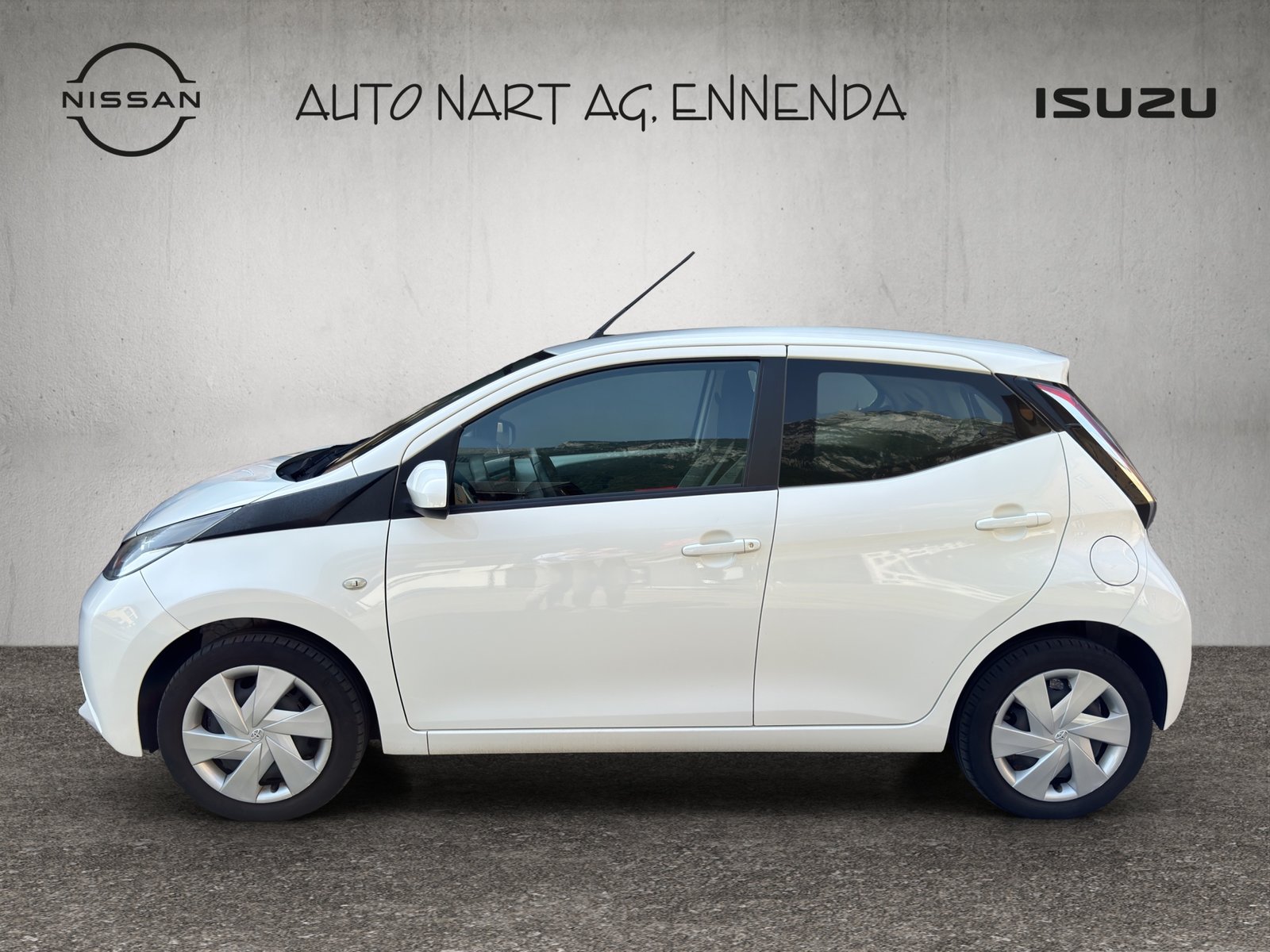 TOYOTA Aygo 1.0 VVT-i x-play, Petrol, Second hand / Used, Manual - 2