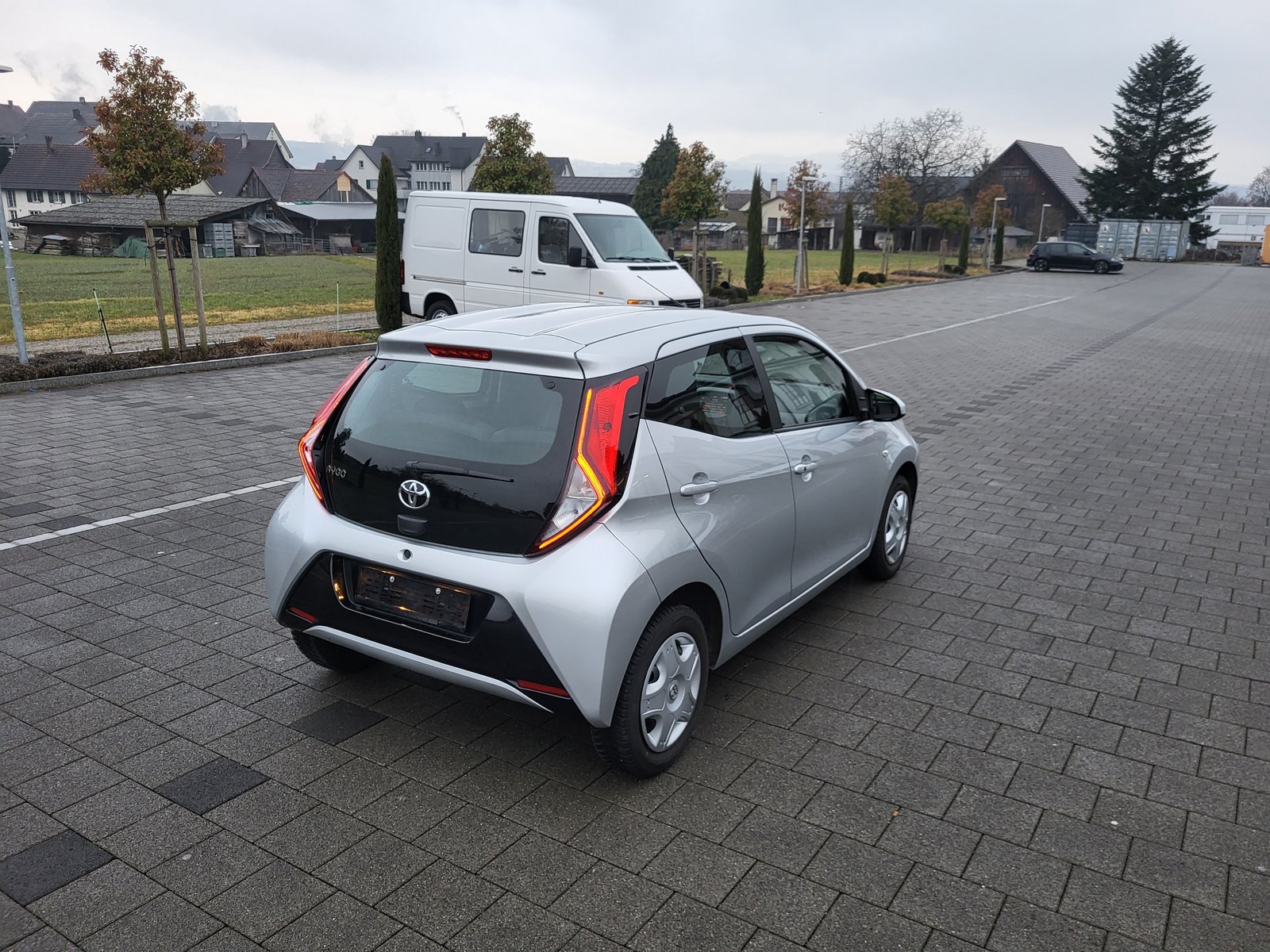 TOYOTA Aygo 1.0 VVT-i X-shift Trend, Petrol, Second hand / Used, Automatic - 2
