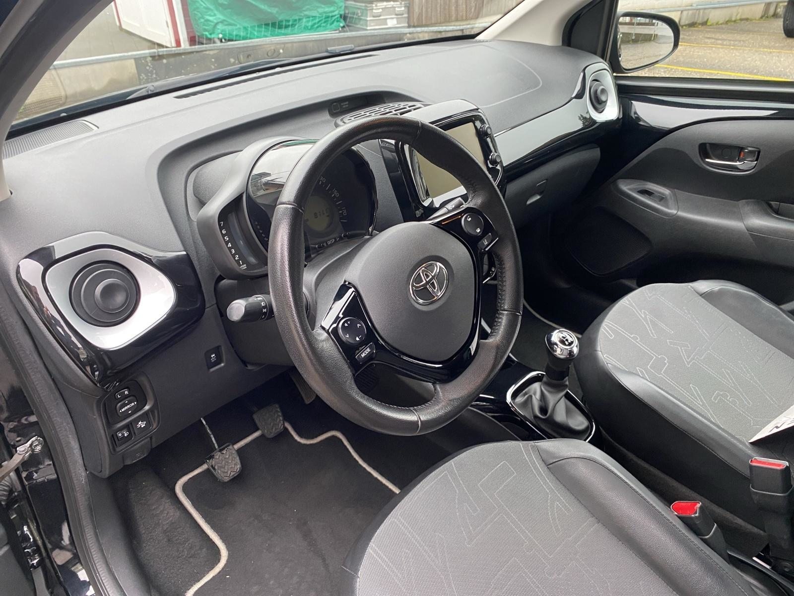 TOYOTA Aygo 1.0 VVT-i x-play, Petrol, Second hand / Used, Manual - 6