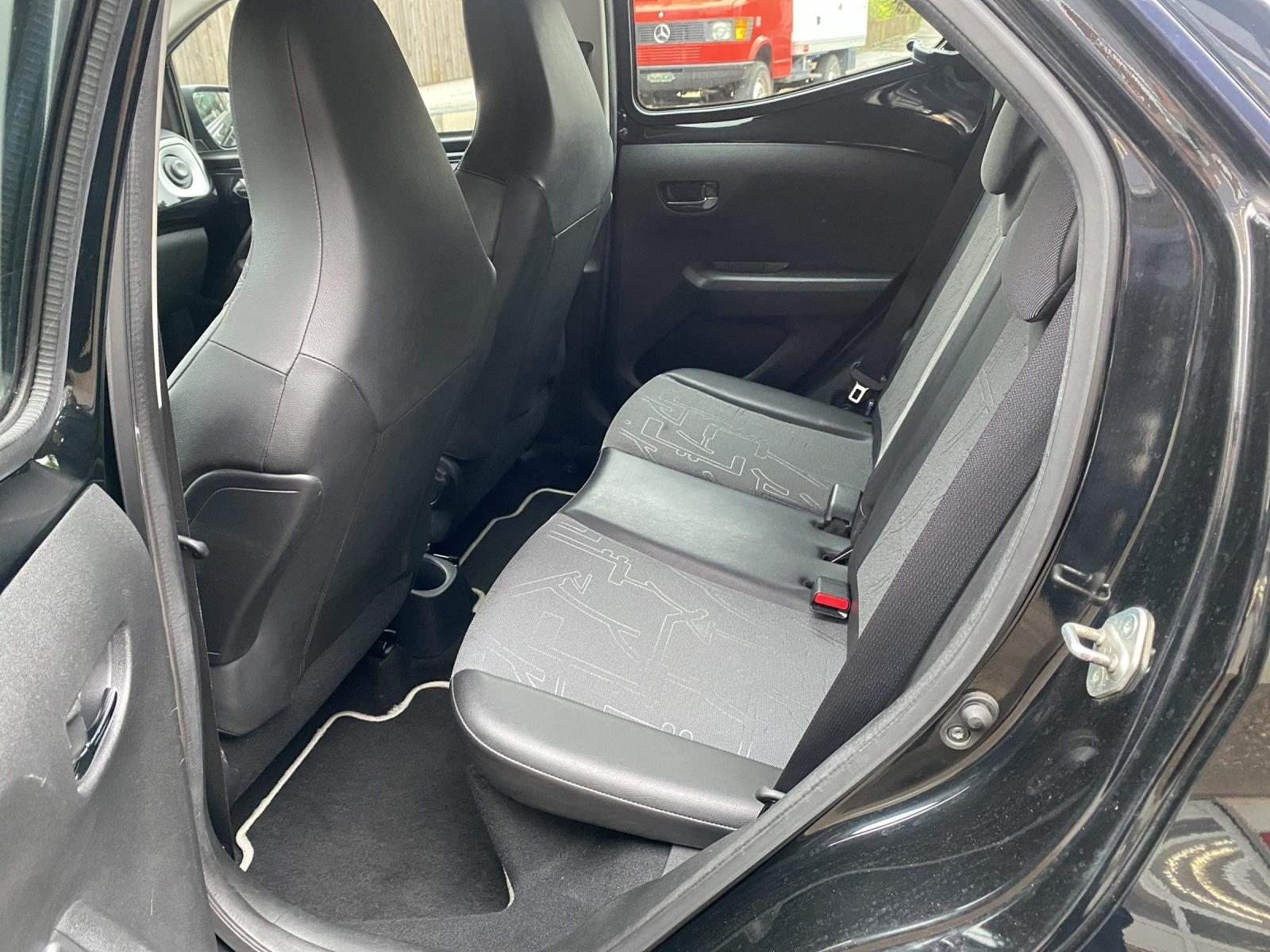 TOYOTA Aygo 1.0 VVT-i x-play, Petrol, Second hand / Used, Manual - 7