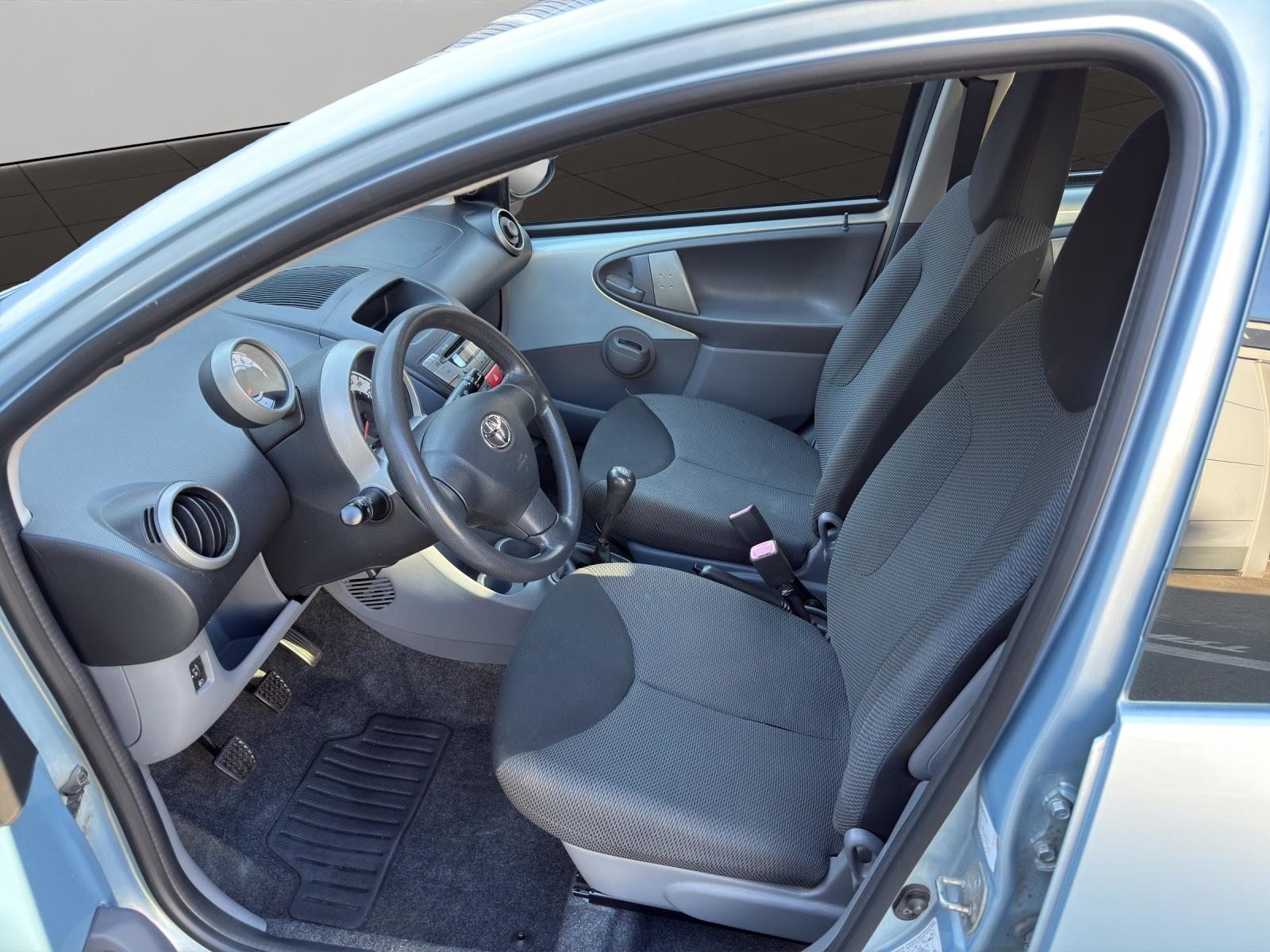 TOYOTA Aygo 1.0 VVT-i Linea Sol, Petrol, Second hand / Used, Manual - 5