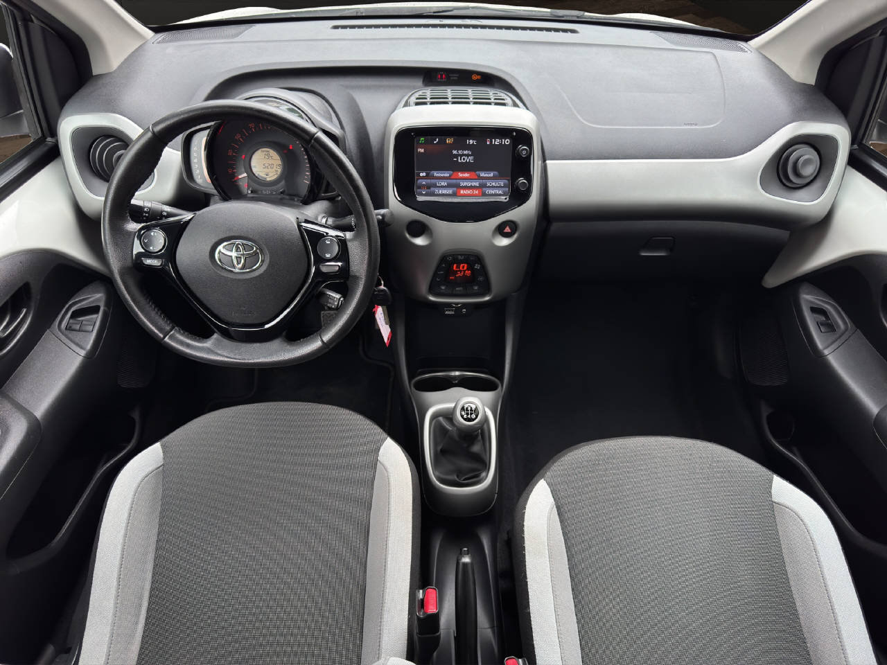 TOYOTA Aygo 1.0 VVT-i x, Petrol, Second hand / Used, Manual - 6