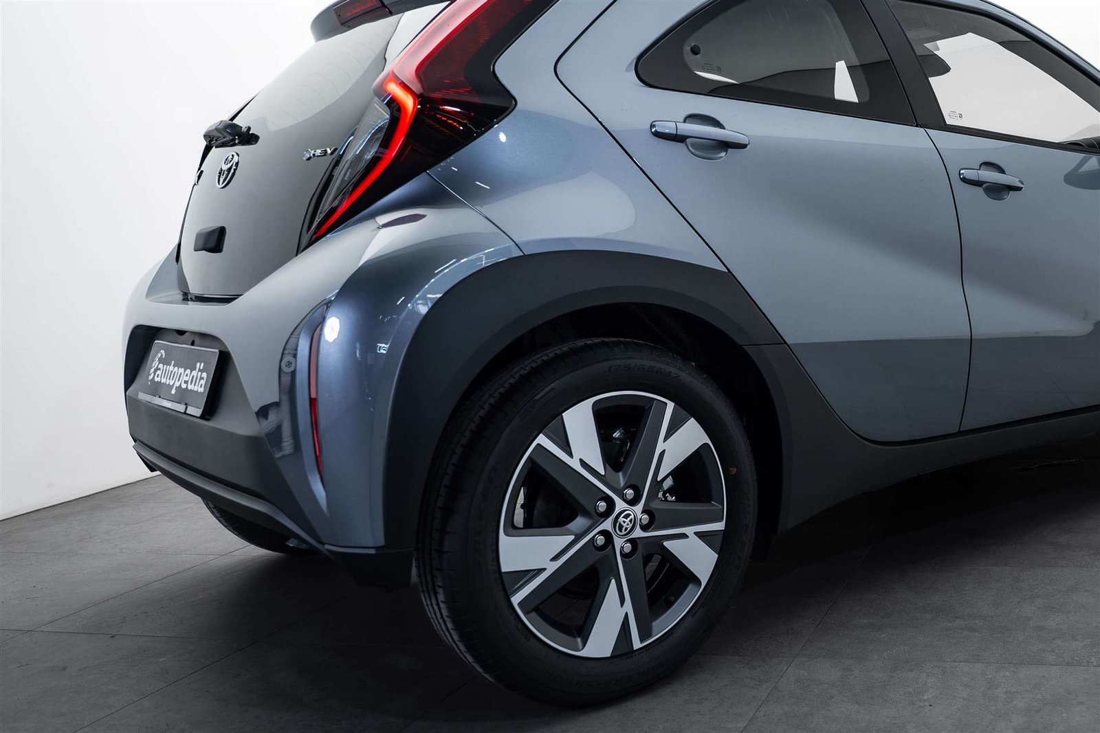 TOYOTA Aygo X 1.5 Comfort NEUES MODELL e-CVT Automat, Hybride Integrale Benzina/Elettrica, Auto nuove, Automatico - 4