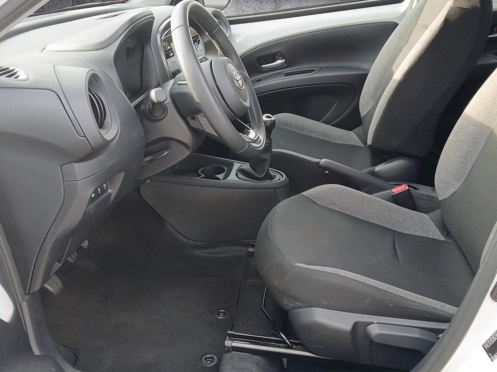 TOYOTA Aygo X 1.0 VVT-i Comfort, Petrol, Second hand / Used, Manual - 4
