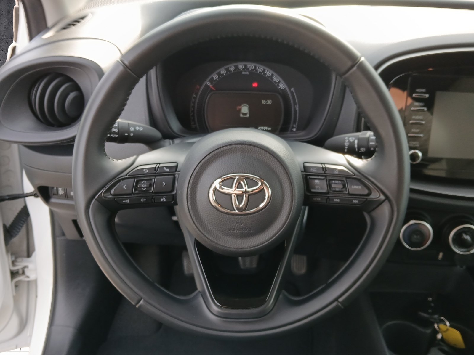 TOYOTA Aygo X 1.0 VVT-i Comfort, Petrol, Second hand / Used, Manual - 6