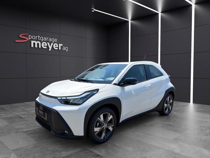 TOYOTA 1.5 VVT-i HSD Trend, Full-Hybrid Petrol/Electric, Pre-registered new car, Automatic