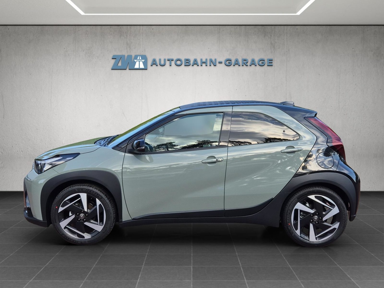 TOYOTA Aygo X 1.5 VVT-i HSD Style, Full-Hybrid Petrol/Electric, New car, Automatic - 2