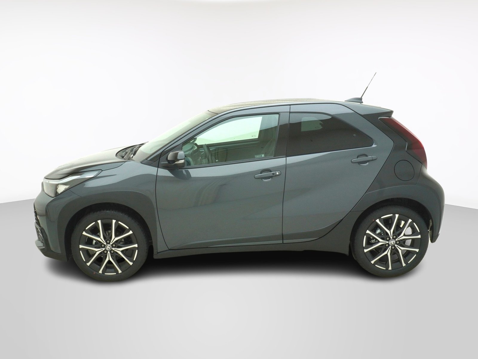 TOYOTA Aygo X 1.5 VVT-i HSD GR Sport, Voll-Hybrid Benzin/Elektro, Neuwagen, Automatik - 2