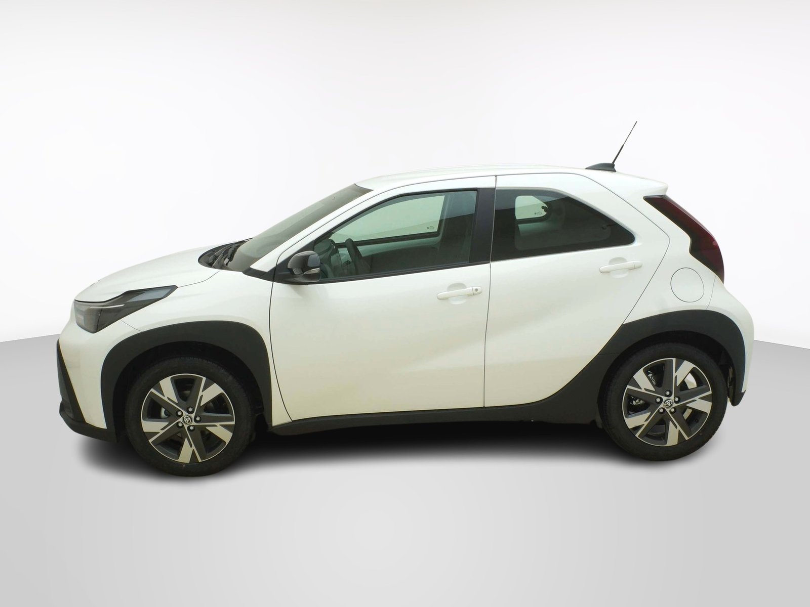 TOYOTA Aygo X 1.5 VVT-i HSD Comfort, Full-Hybrid Petrol/Electric, New car, Automatic - 2