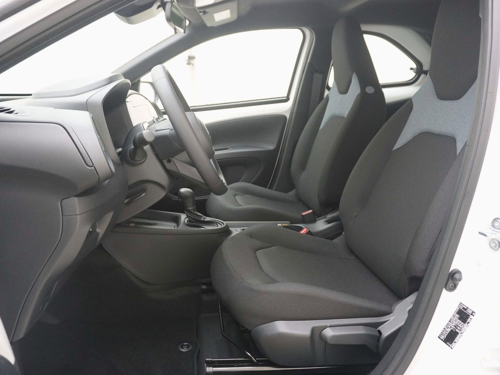 TOYOTA Aygo X 1.5 VVT-i HSD Comfort, Full-Hybrid Petrol/Electric, New car, Automatic - 6