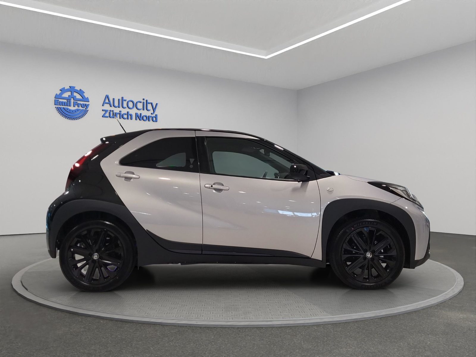 TOYOTA Aygo X 1.0 VVT-i JBL Edition, Benzin, Occasion / Gebraucht, Automatik - 5