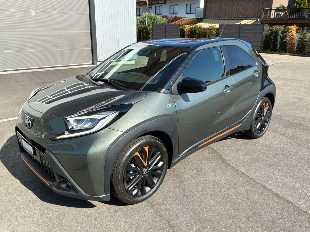 TOYOTA 1.0 VVT-i Limited