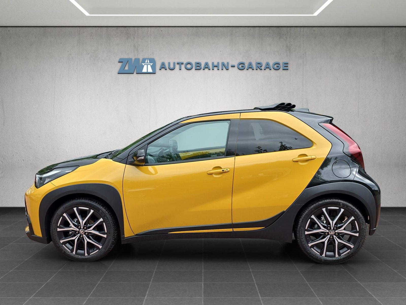 TOYOTA Aygo X 1.5 VVT-i HSD GR Sport, Voll-Hybrid Benzin/Elektro, Occasion / Gebraucht, Automatik - 2