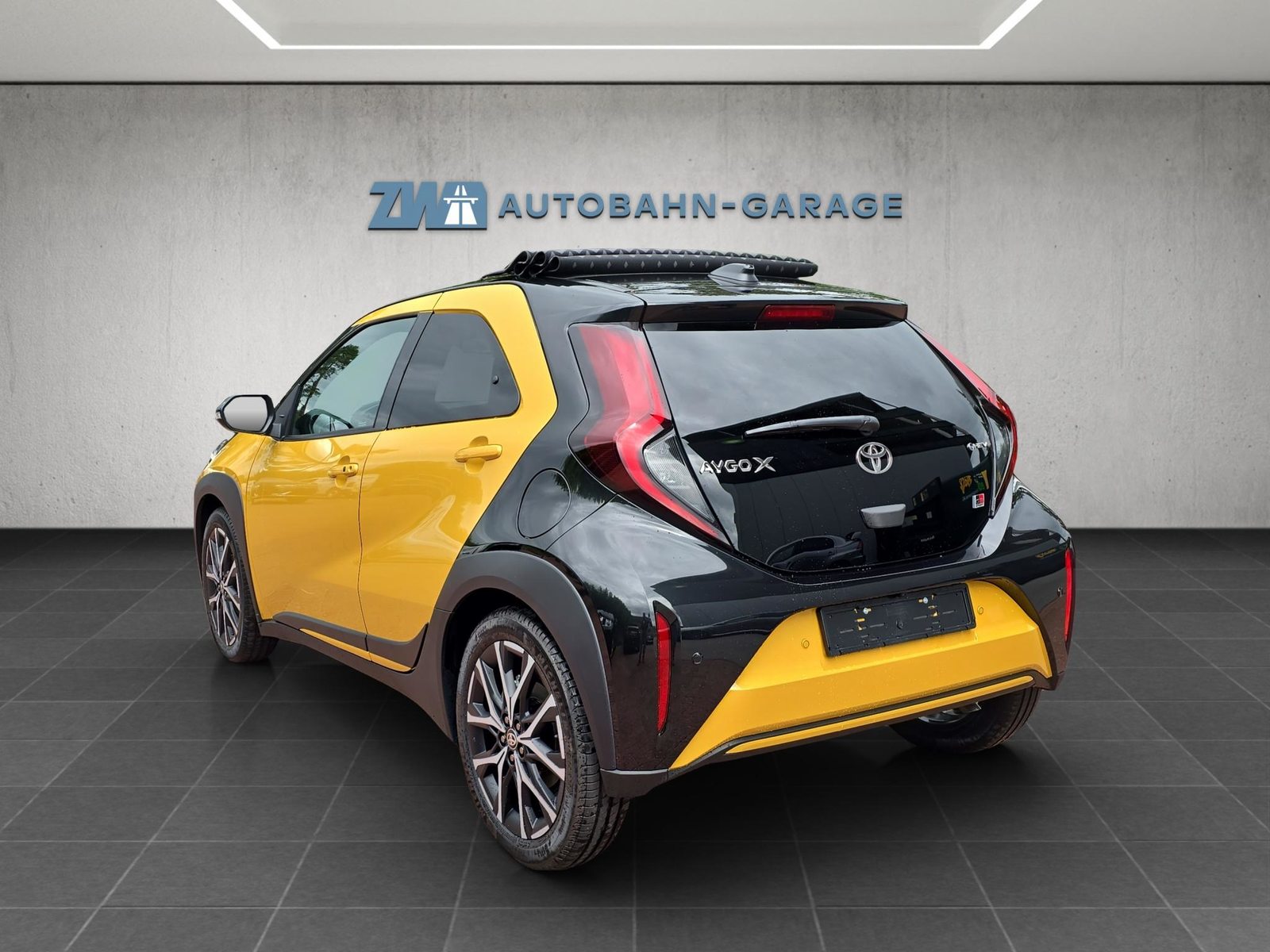 TOYOTA Aygo X 1.5 VVT-i HSD GR Sport, Voll-Hybrid Benzin/Elektro, Occasion / Gebraucht, Automatik - 3