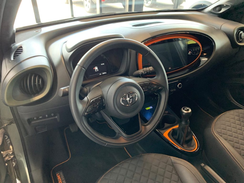TOYOTA AYGO X 1.0 VVT-i Limited, Petrol, Second hand / Used, Manual - 7
