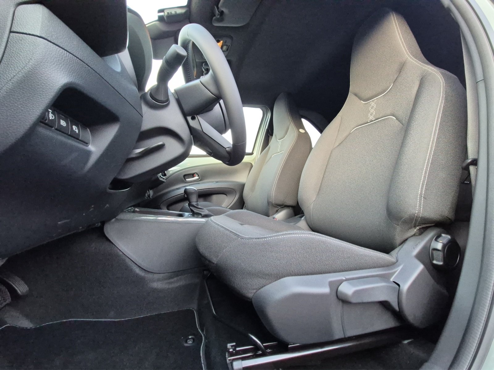 TOYOTA Aygo X 1.5 VVT-i HSD Trend, Full-Hybrid Petrol/Electric, Ex-demonstrator, Automatic - 5