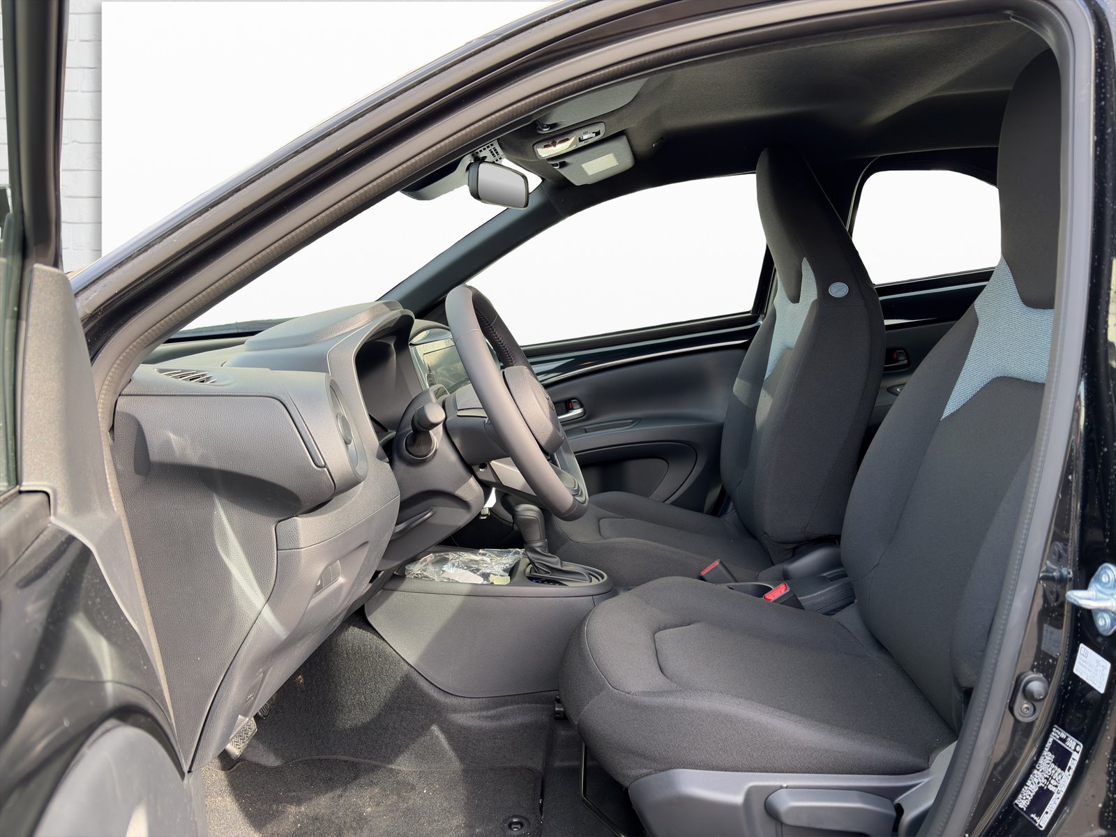 TOYOTA Aygo X 1.5 VVT-i HSD Comfort, Hybride Intégral Essence/Électricité, Voiture de démonstration, Automatique - 4