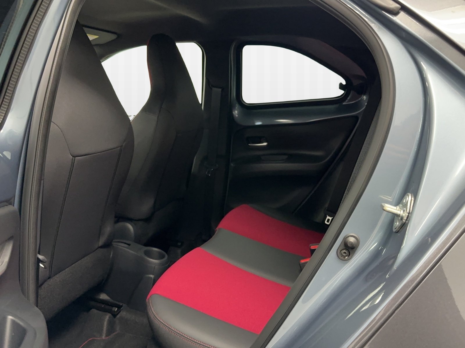 TOYOTA Aygo X 1.0 VVT-i Undercover, Benzina, Auto dimostrativa, Manuale - 2