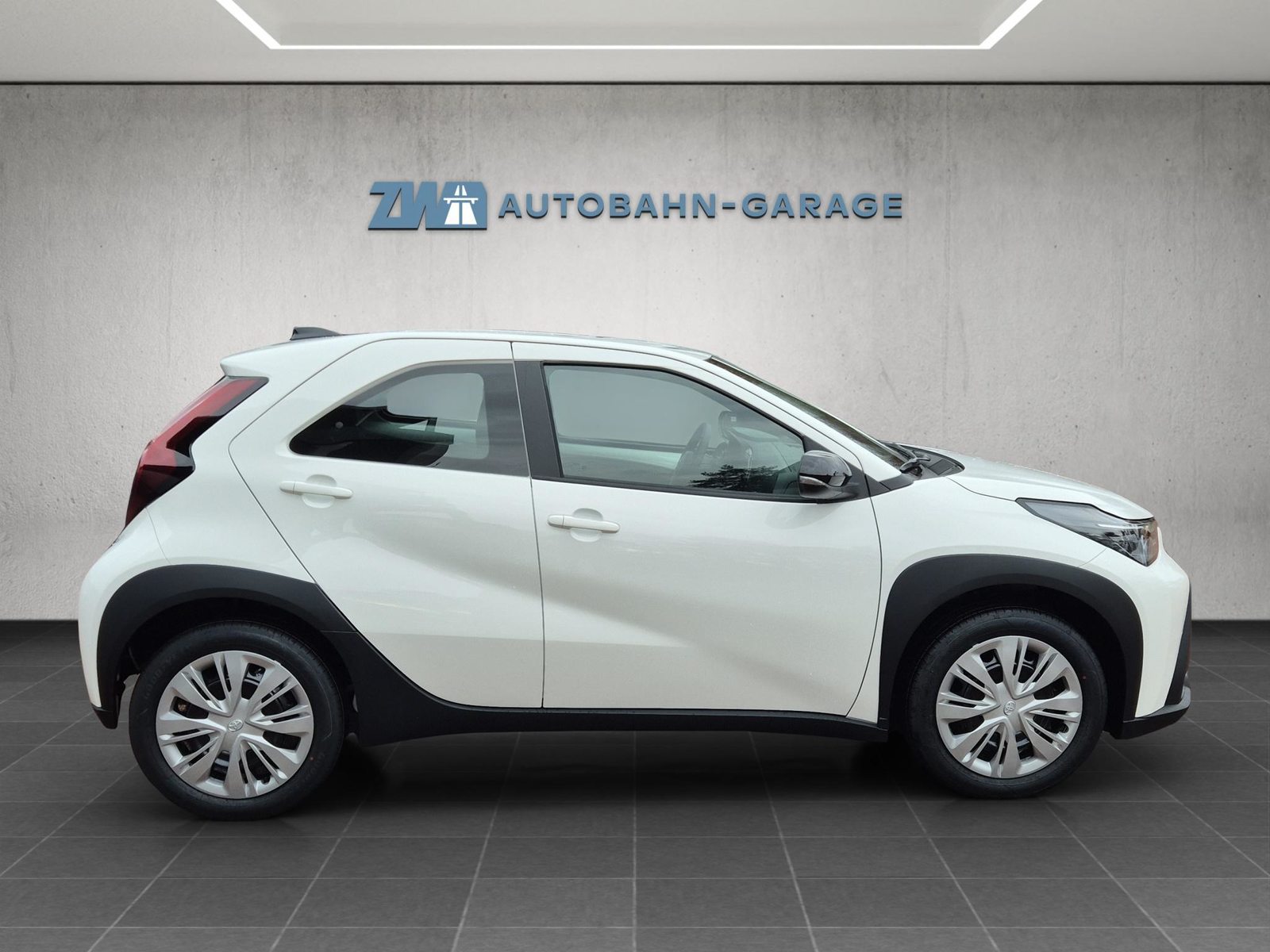 TOYOTA Aygo X 1.5 VVT-i HSD Comfort, Hybride Intégral Essence/Électricité, Voiture nouvelle, Automatique - 6