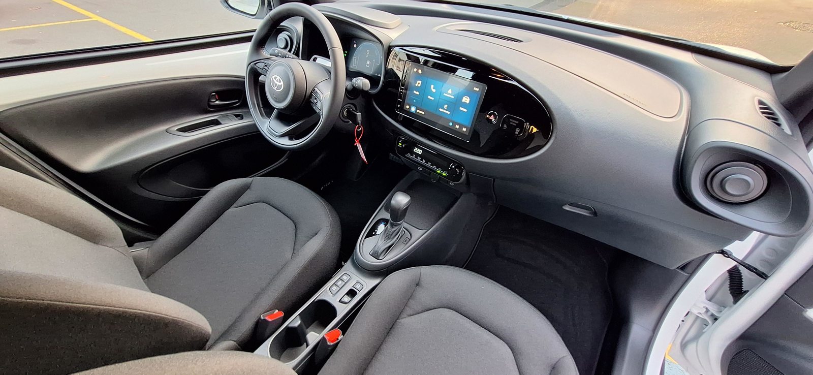 TOYOTA Aygo X 1.5 VVT-i HSD Comfort, Hybride Intégral Essence/Électricité, Voiture nouvelle, Automatique - 6