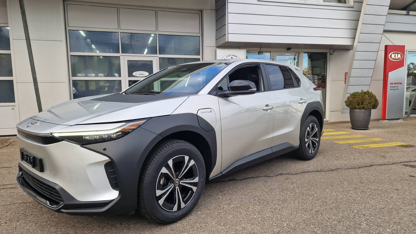TOYOTA bZ4X 6.6 kw OBC Style AWD, Électrique, Occasion / Utilisé, Automatique - 2