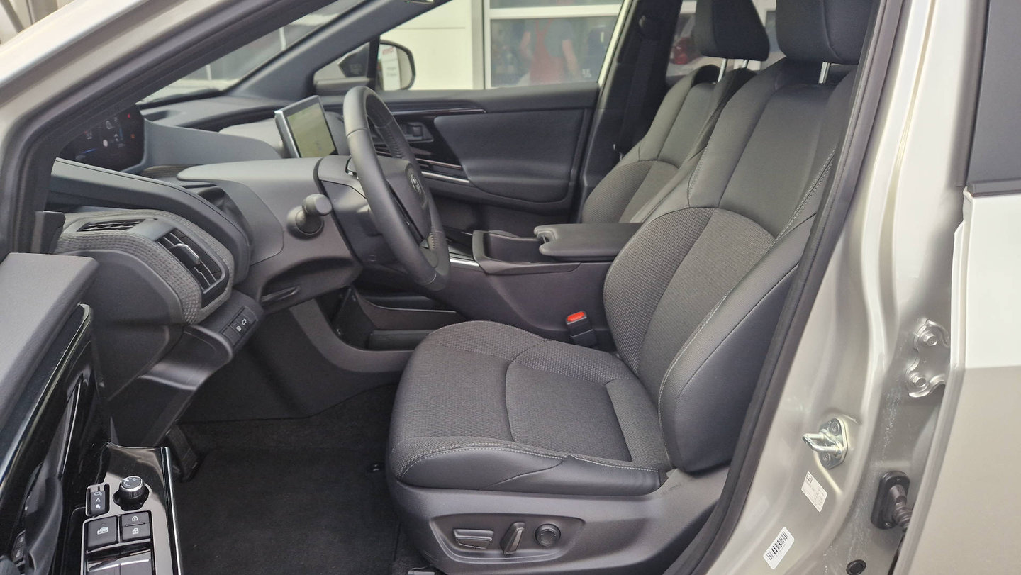 TOYOTA bZ4X 6.6 kw OBC Style AWD, Électrique, Occasion / Utilisé, Automatique - 4