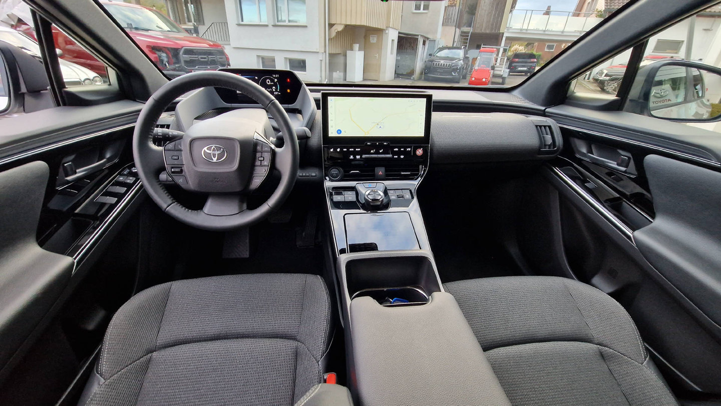 TOYOTA bZ4X 6.6 kw OBC Style AWD, Électrique, Occasion / Utilisé, Automatique - 5