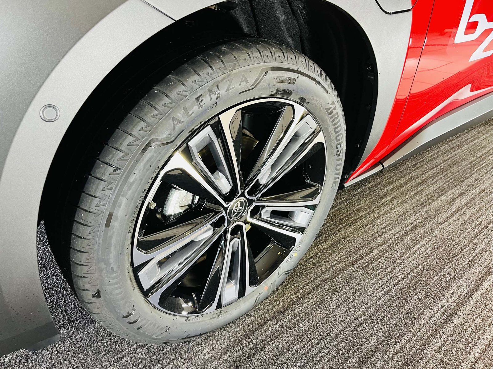 TOYOTA bZ4X Premium (6.6 kW OBC) AWD, Elektro, Vorführwagen, Automatik - 5