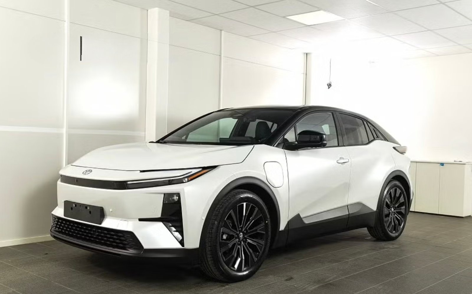TOYOTA C-HR+ 77 kWh Premium AWD