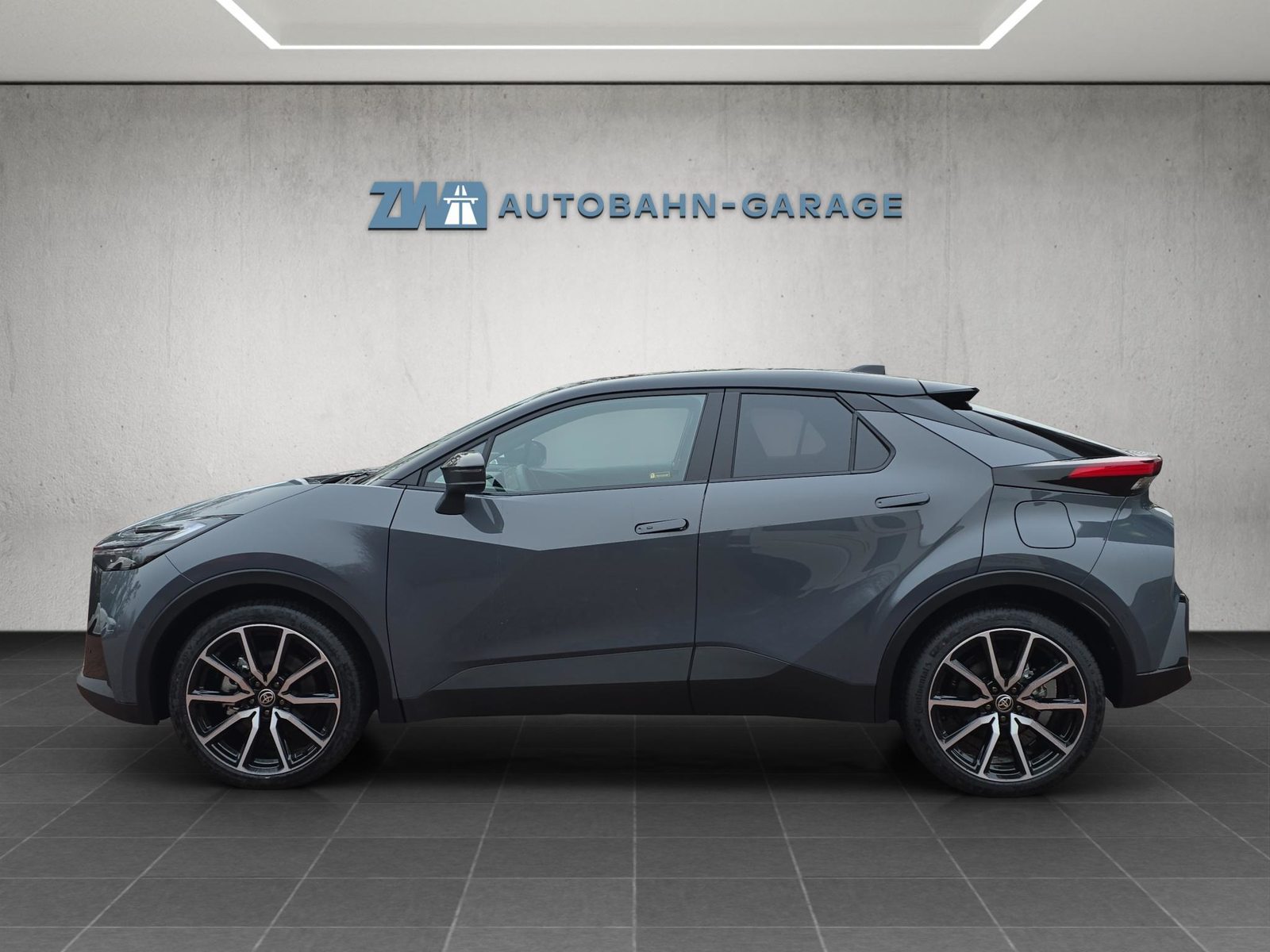 TOYOTA C-HR 2.0 PHEV GR Sport, Plug-in-Hybrid Petrol/Electric, New car, Automatic - 2