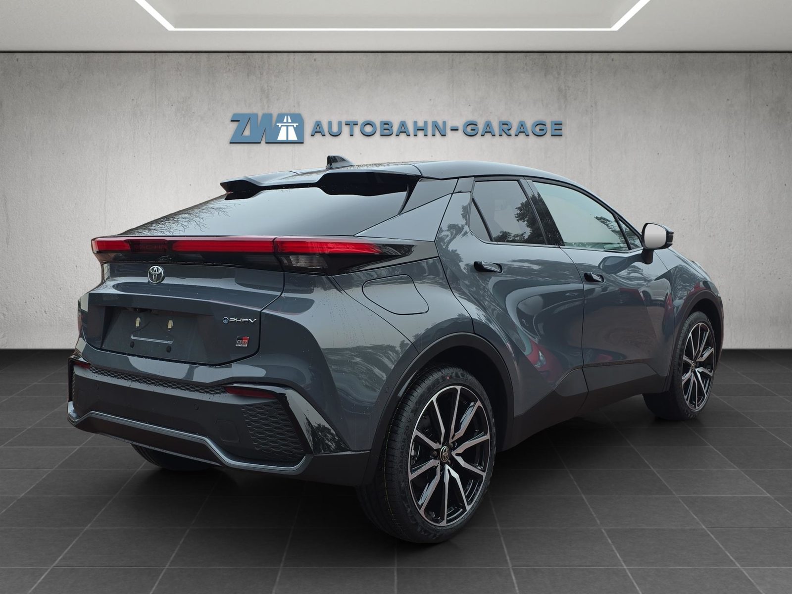TOYOTA C-HR 2.0 PHEV GR Sport, Plug-in-Hybrid Petrol/Electric, New car, Automatic - 5