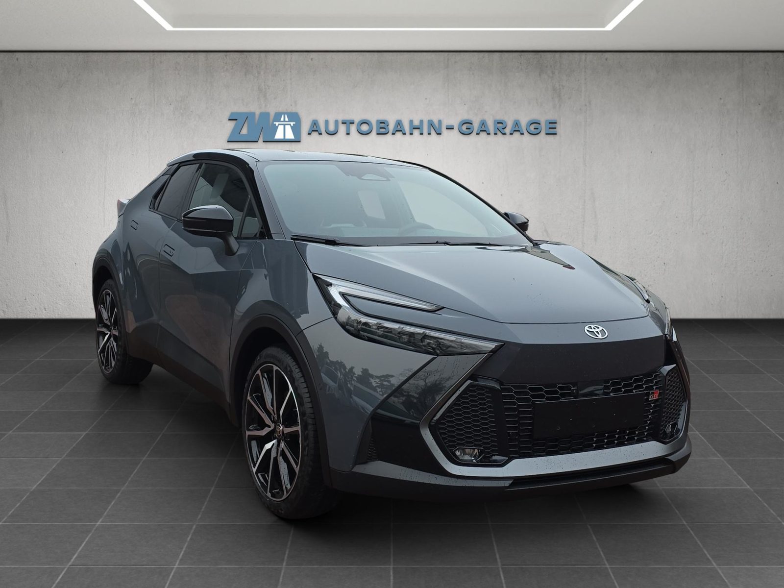 TOYOTA C-HR 2.0 PHEV GR Sport, Plug-in-Hybrid Petrol/Electric, New car, Automatic - 7