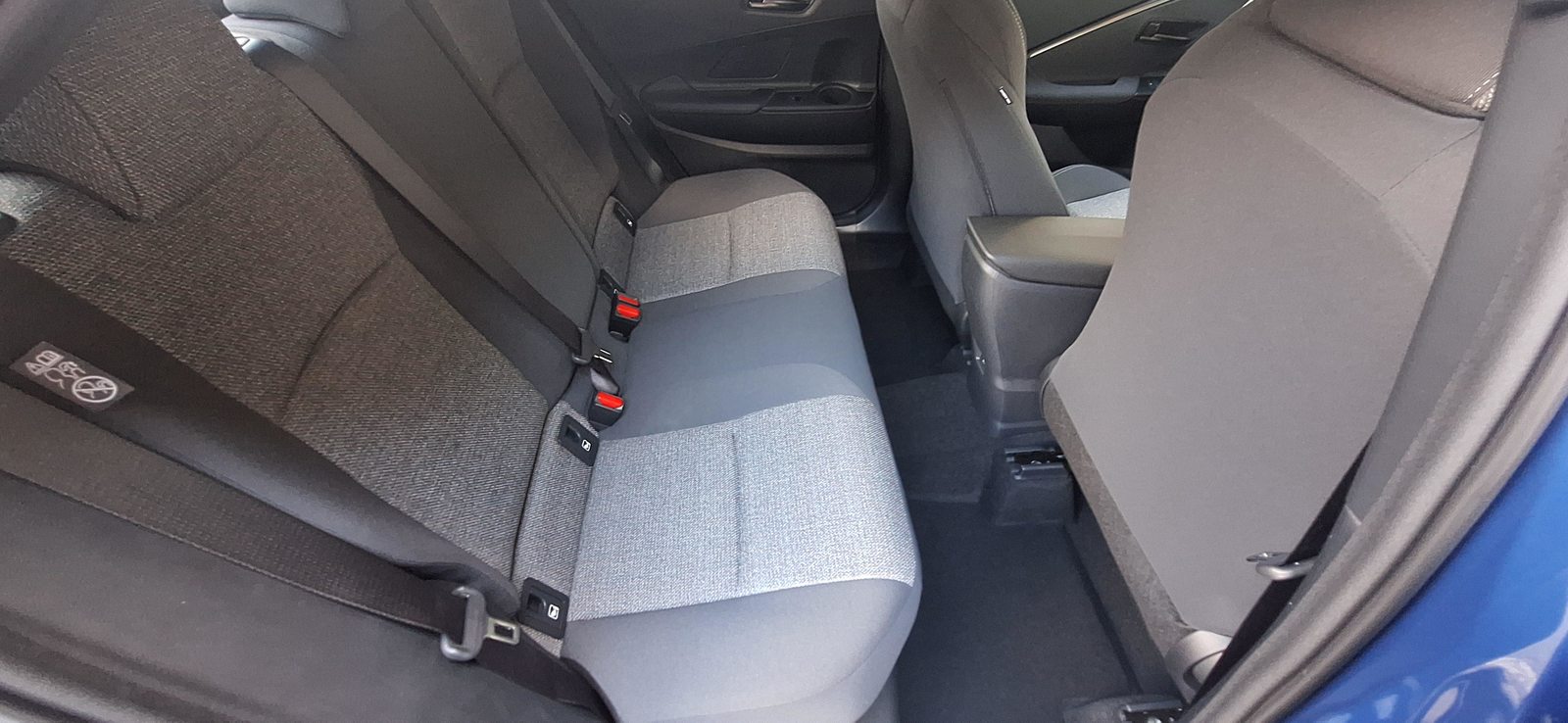 TOYOTA C-HR 2.0 HEV Swiss Edition 4x4, Voll-Hybrid Benzin/Elektro, Neuwagen, Automatik - 7
