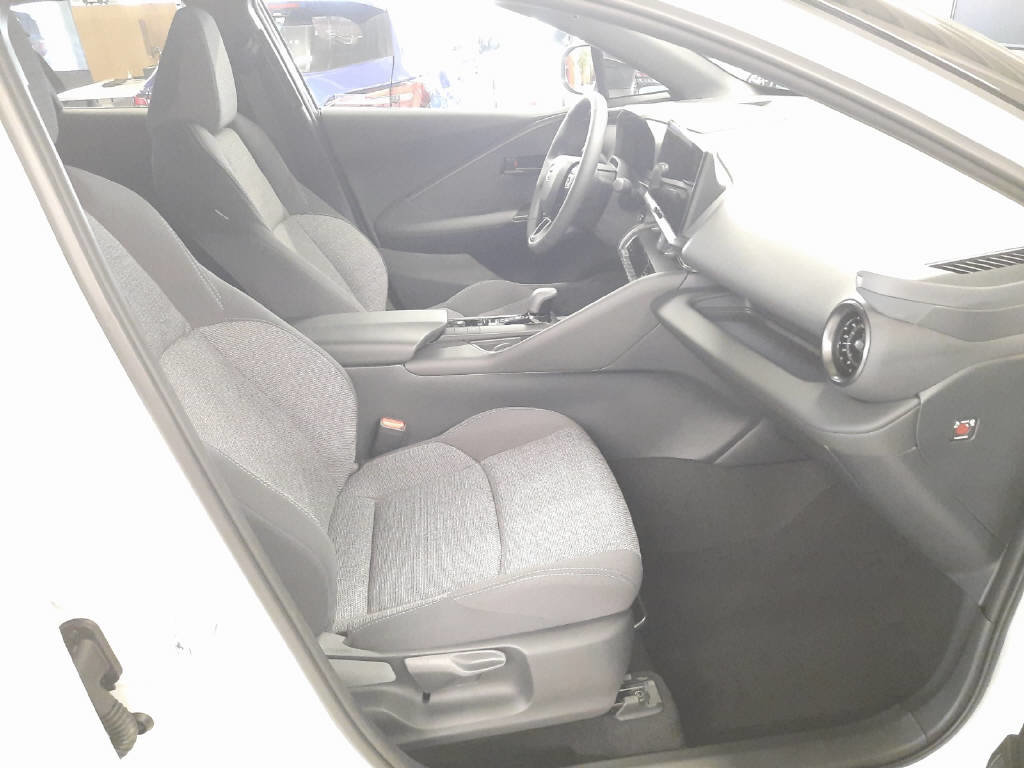 TOYOTA C-HR 2.0 HEV Swiss Edition 4x4, Full-Hybrid Petrol/Electric, New car, Automatic - 5