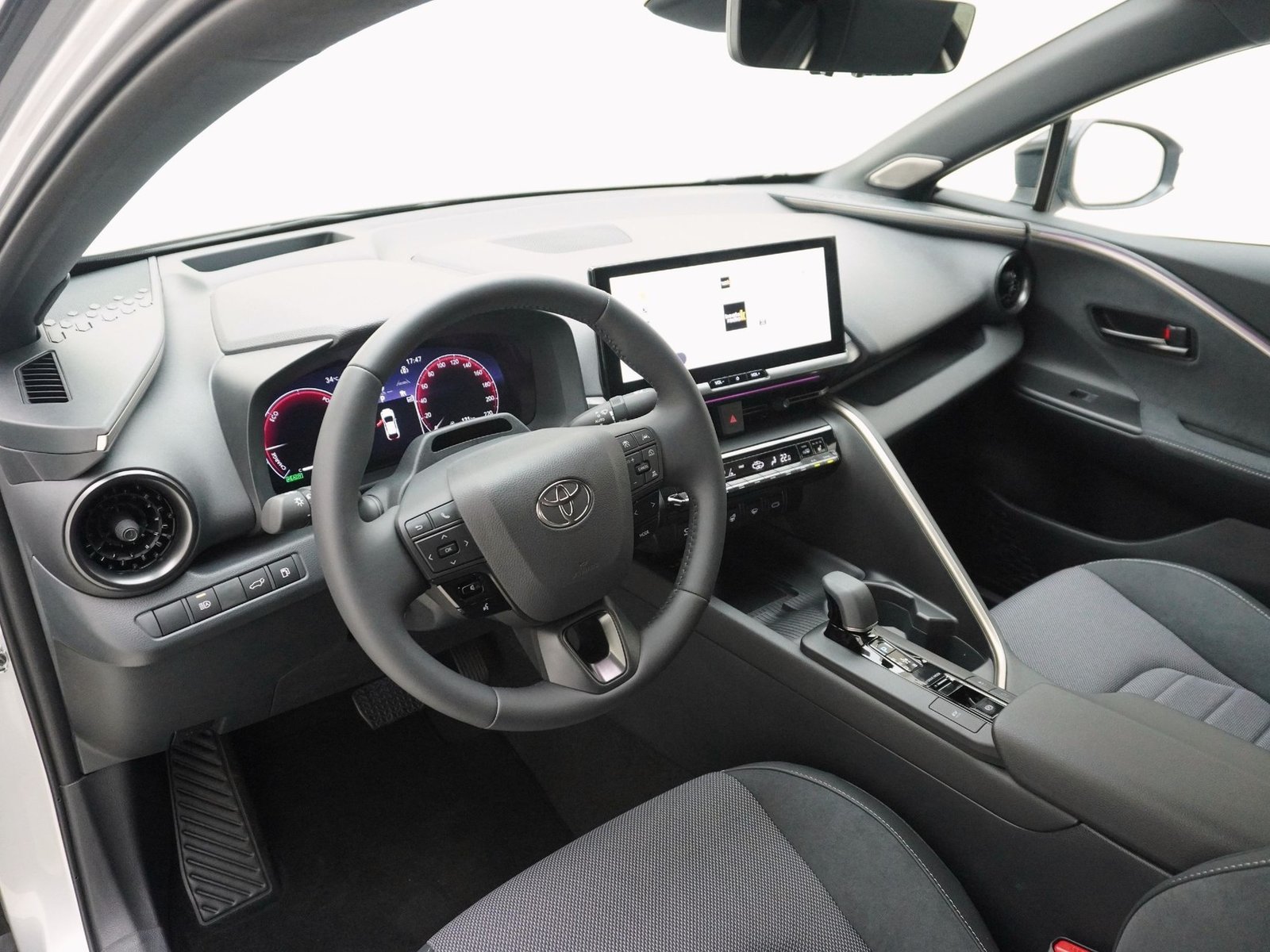 TOYOTA C-HR 2.0 HEV Style 4x4 mit Panorama Glasdach, Full-Hybrid Petrol/Electric, New car, Automatic - 7