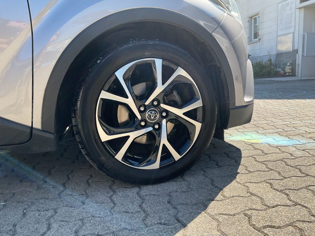 TOYOTA 1.8 VVTi HSD Trend, Hybride Intégral Essence/Électricité, Occasion / Utilisé, Automatique - 7