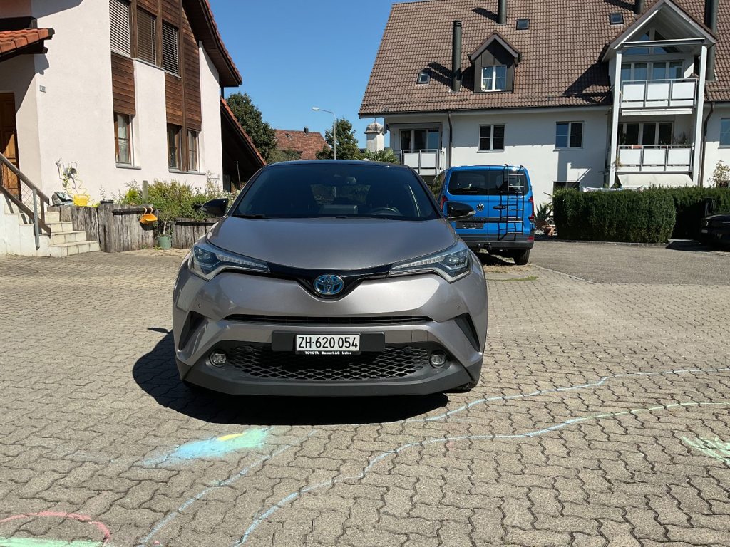 TOYOTA 1.8 VVTi HSD Trend